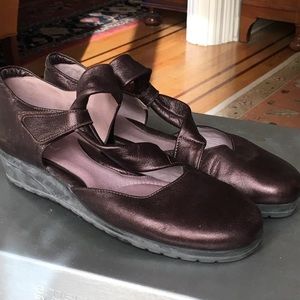 BeautiFeel Brown metallic Mary Jane wedge